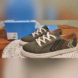 Jack Rogers Luna Sneakers In Olive Green